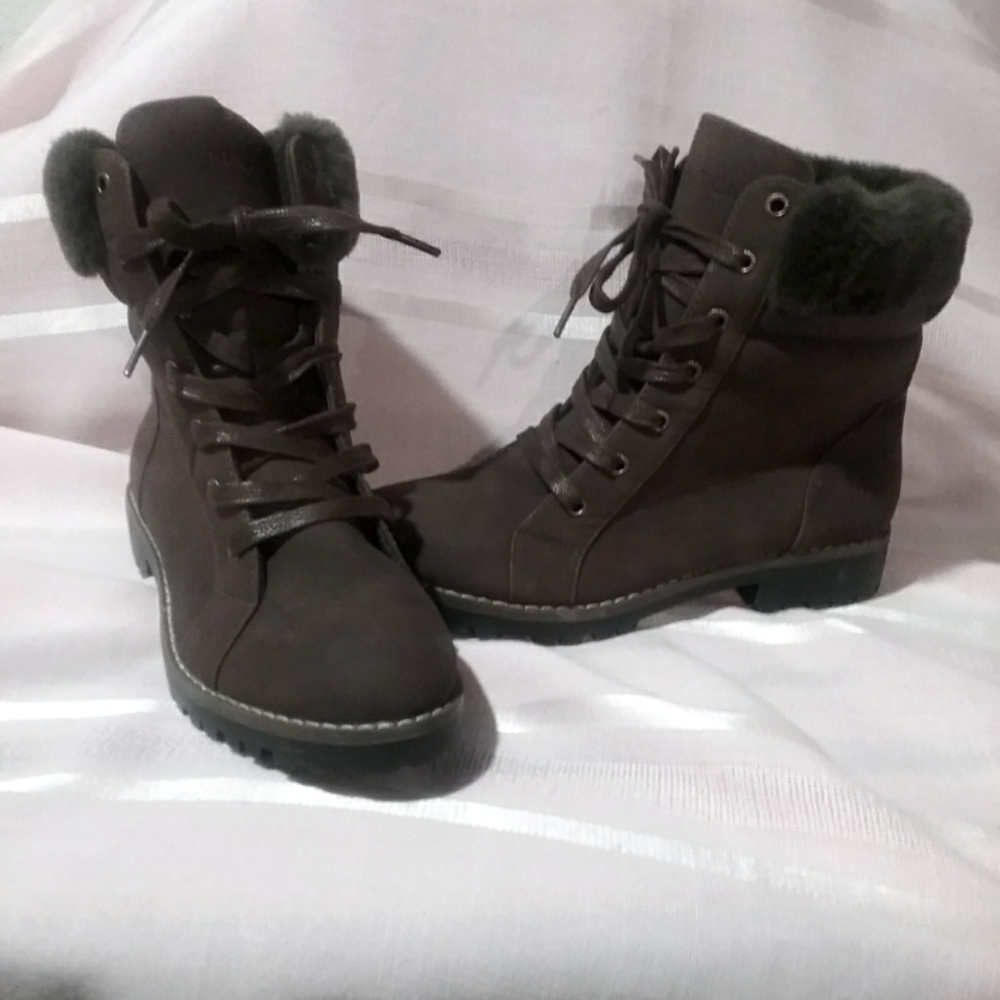 Women's ankle boots by Nautica